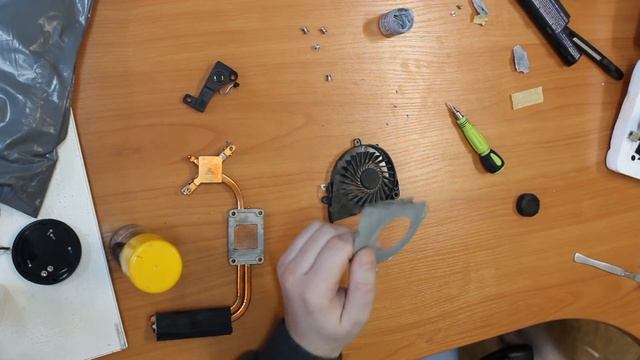 Чистка и замена термопасты на метеринской плате ноутбука Packard Bell P5WS0 Часть №3 смотреть онлайн