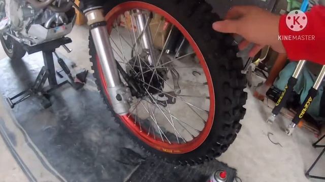 Honda XR400R 2000 Change wheels смотреть онлайн