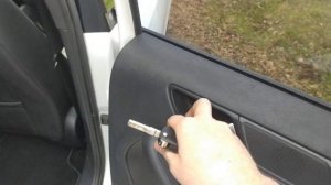 Как закрыть электро замки дверей при разряженном аккумуляторе Фольксваген #VAG Group