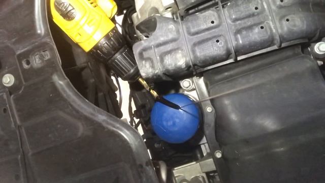 Removing a Stuck Oil Filter In a Location w/ Little room смотреть онлайн