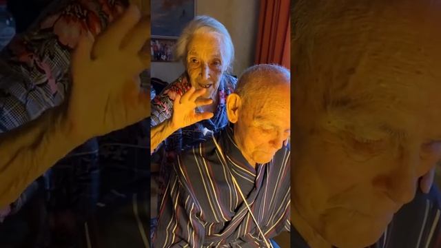 Видео которое набрало миллионы просмотров на Фейсбуке  Нина Зверева. Семья что надо.