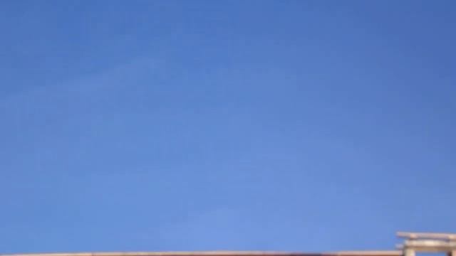 НЛО в Псковской области Себежском р-не в посёлке Идрица ул. Льнозаводская над домом №6 смотреть онлайн