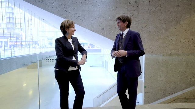 Executive Chat with Silvia Candiani, Country General Manager Microsoft Italia смотреть онлайн