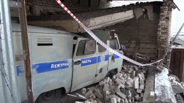 Обвал стены.mpeg смотреть онлайн