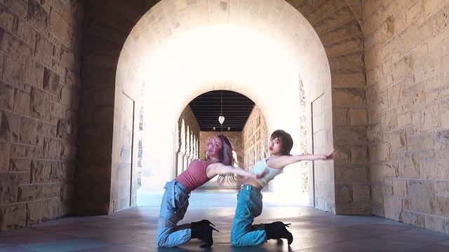 "Maria"(마리아) - Hwa Sa(화사) Dance Cover in Public [Chorus + Dancebreak] | @Catherine & Yao смотреть онлайн