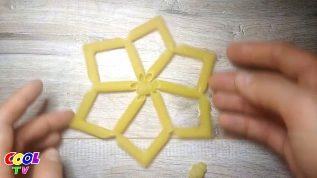 Интересная Идея Для Новогоднего Декора. Снежинка Из Макарон смотреть онлайн