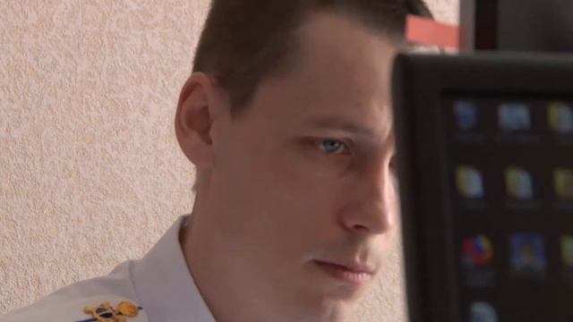 Жительница Саяногорска расплачивалась в магазинах чужой банковской картой смотреть онлайн