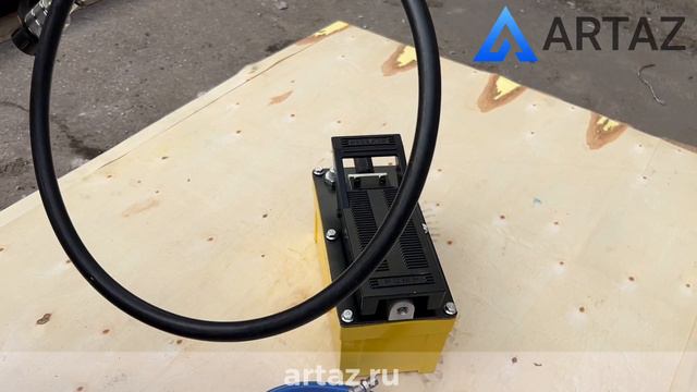 Насос гидравлический с пневмоприводом педаль пневмогидравлический НПГ 700 0,7 п 1 для съёмников ТТН смотреть онлайн