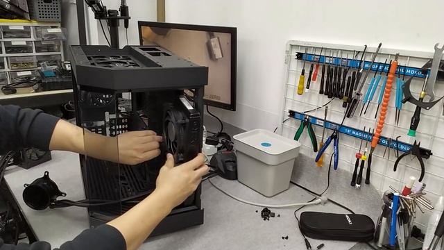 MSI RTX 4070Ti in HYTE Y60 смотреть онлайн