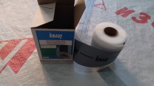 Лента гидроизоляционная Knauf Флэхендихтбанд. Выговорить сложно, но она того стоит.