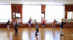 На полянке зайки танцевали