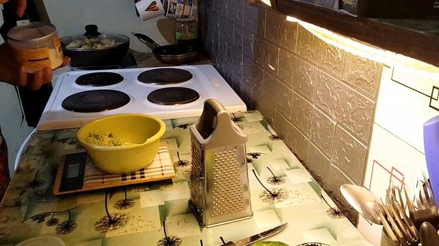 Готовим вместе, лепëшку с патисоном, кушаем и стройнеем смотреть онлайн