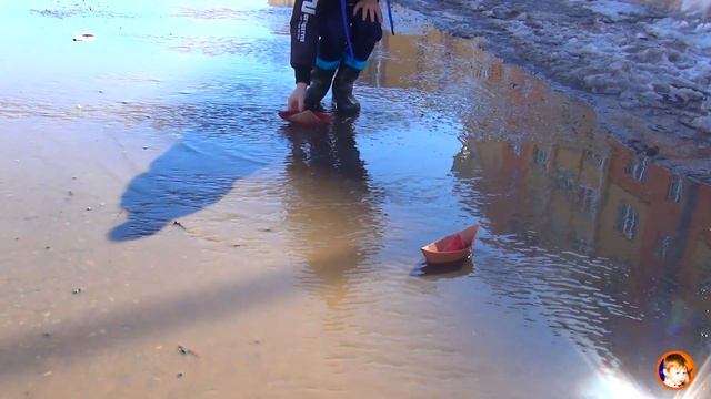 Пошли запускать кораблики по ручейкам а вышел МОРСКОЙ БОЙ смотреть онлайн