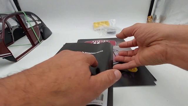 Citroën Unboxing dal numero 96 al numero 100 2CV Charleston edizione DeAgostini in scala 1:8. смотреть онлайн