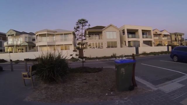 Henley Beach Walk смотреть онлайн