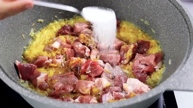 Шикарное Мясо в Луковом соусе ! Готовить на раз-два ! смотреть онлайн