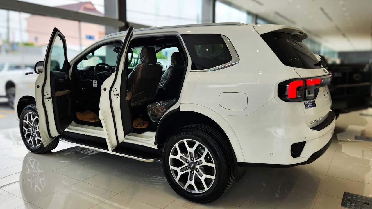 Новый 7-местный роскошный внедорожник Ford Everest Titanium 2.0L 2024 года _ Интерьер и экстерьер. смотреть онлайн