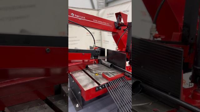 Ленточнопильный станок по металлу Karmetal смотреть онлайн