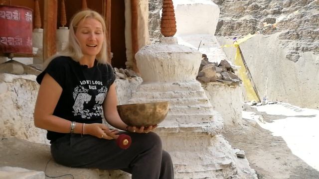 Звучание Тибетских чаш в йога-студии "ЧАКРА" смотреть онлайн