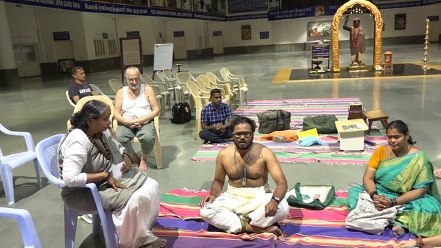 Пение в индийском ашраме Йоги РамСуратКумар в Тируванамалаи в февр.2019г. смотреть онлайн