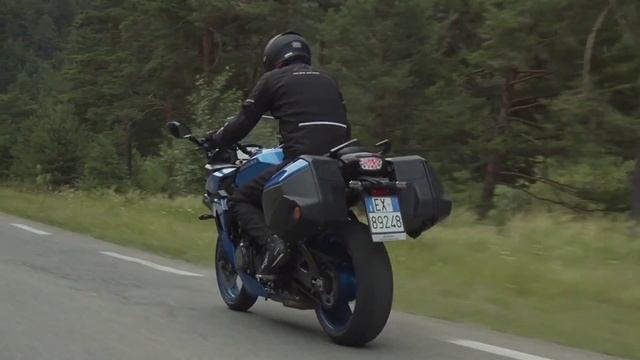 Презентация мотоцикла Suzuki GSX-S1000GT 2023 года в красивых деталях смотреть онлайн