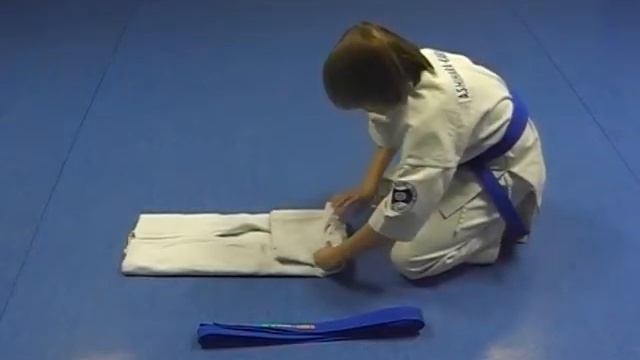 Как складывать доги (кимоно) смотреть онлайн