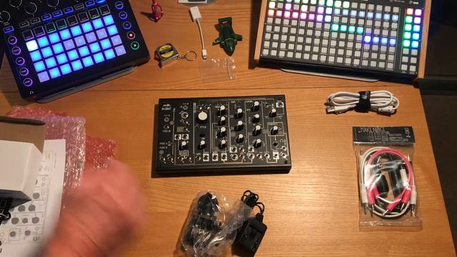 0-Coast semi-modular synth, first look and unboxing смотреть онлайн