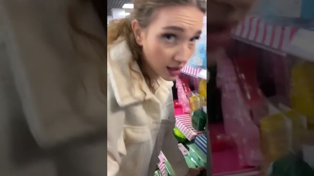 Показал жене как она ведёт себя в магазинах смотреть онлайн