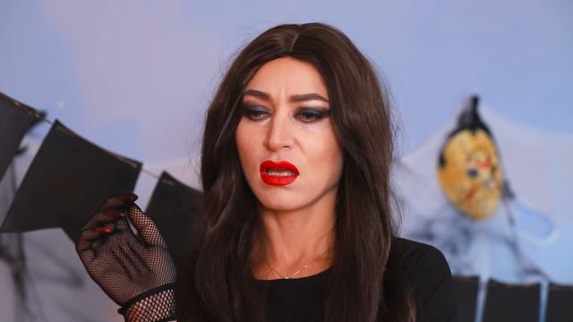 Меня удочерила семейка Аддамс!