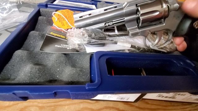 Colt Python 357 magnum смотреть онлайн