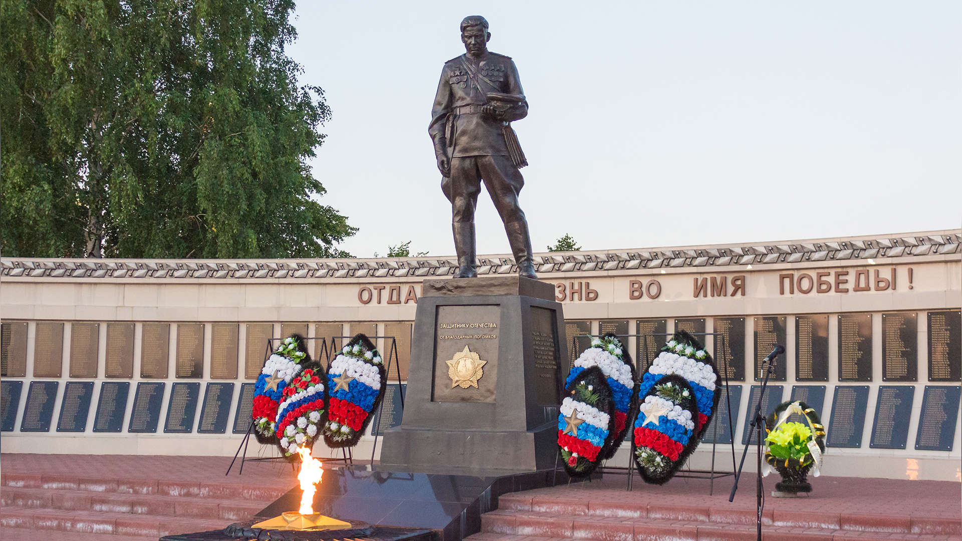 Памятники, мемориалы и стелы Дмитриевки смотреть онлайн