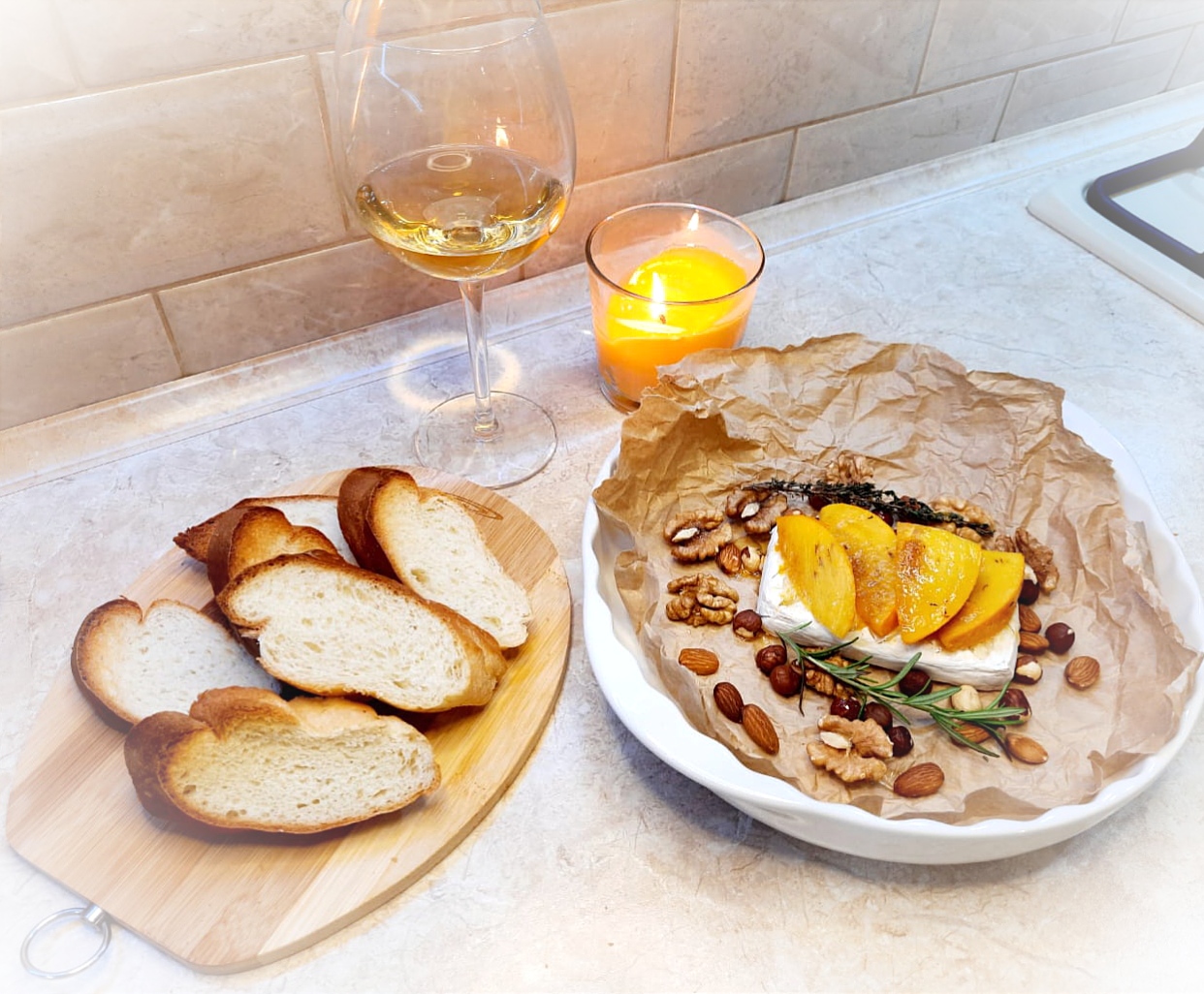 Камамбер запечённый с хурмой ?