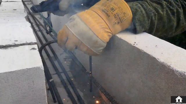 МОНТАЖ АРМПОЯСА В ДОМЕ ИЗ ГАЗОБЕТОНА.СВАРКА И УКЛАДКА АРМАТУРЫ.#ДОМИЗГАЗОБЕТОНА#ГАЗОБЕТОН смотреть онлайн