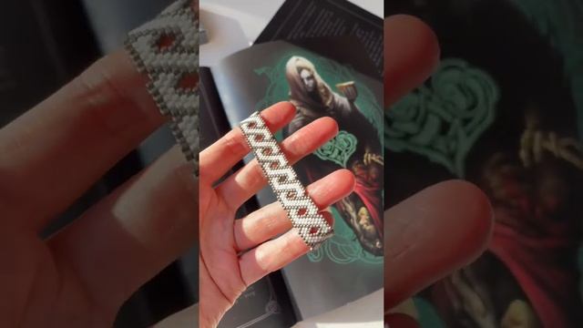 Браслет мозаичным плетением. смотреть онлайн