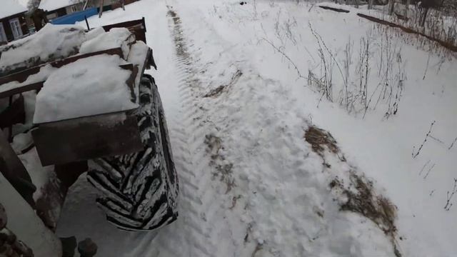 Чистим снег трактором т150