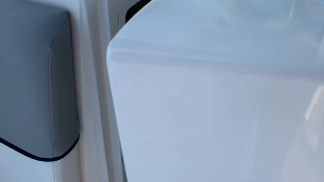 2013 Bayliner 210 Deckboat Pre-owned Offered by MarineMax Venice, FL смотреть онлайн