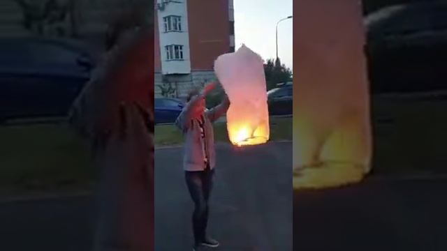 Как запускать небесный фонарик смотреть онлайн