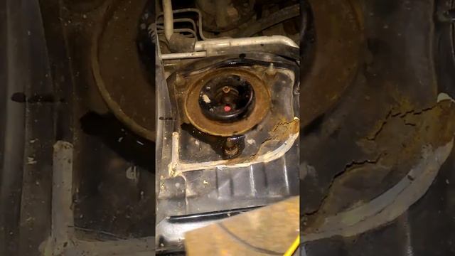 Прогнил стакан стойки lancer 9, ремонтируем... смотреть онлайн