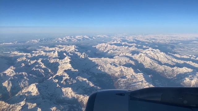??La chaîne des Alpes s'etendant sur 1200 km vue du ciel en hiver magnifique spectacle?? смотреть онлайн