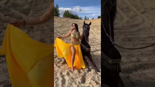 Восточные фотосессии с трюковым вороным арабским жеребцом Теодор Бей в КСК Созидатель смотреть онлайн