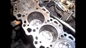 Вычистил поверхность блока цилиндров под прокладку