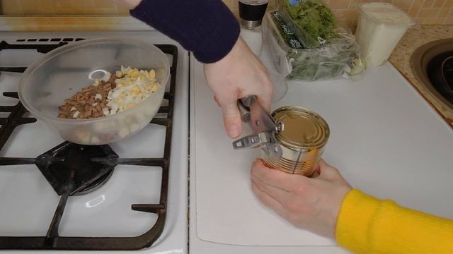 Making salad by two left hands | Готовим салат двумя левыми руками смотреть онлайн