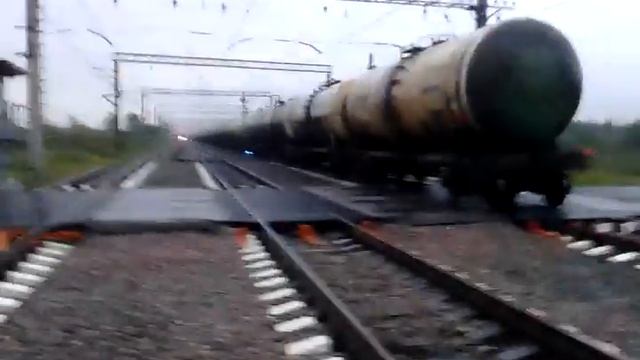 Поезд перегородил переезд. Пожарные не смогли проехать - 13.08.2014 смотреть онлайн