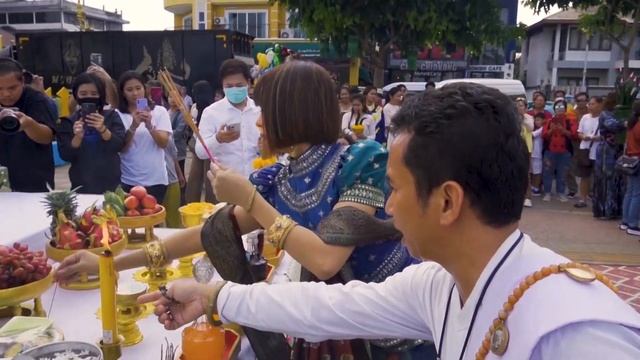 จินตหรา พูนลาภ รำบวงสรวงพญาศรีสัตตนาคราช จ.นครพนม ผู้คนร่วมพิธีหนาแน่น (27ตค.66) смотреть онлайн