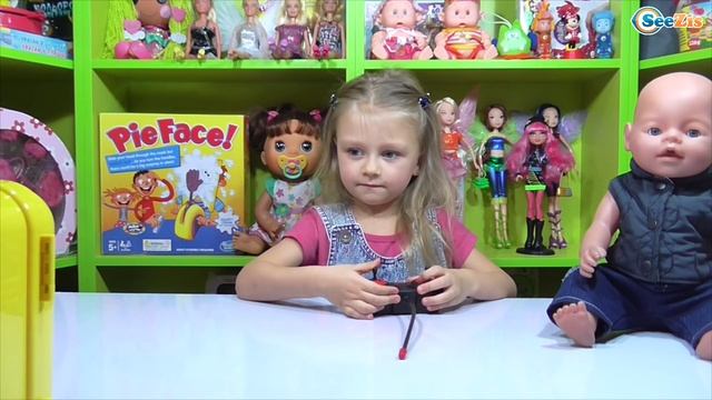  Беби Борн. Ярослава открывает подарок для игрушки. Чемодан для куклы. Видео для детей 