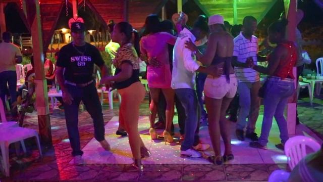 Bailando Bachata a Prince Royce en La República Dominicana | Darte Un Beso смотреть онлайн