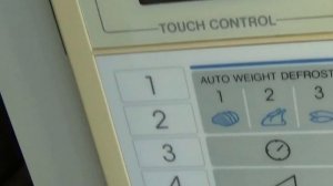 Как греть в микроволновке посуду содержащую металл.