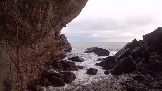 Море в январе. Подсвеченные скалы. Новый Свет. Крым.14.01.22 год. смотреть онлайн