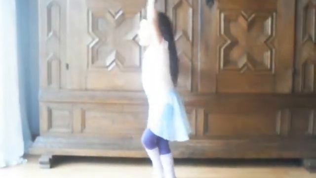 "Prima Ballerina" in Übung (3 Jahre alt ) смотреть онлайн