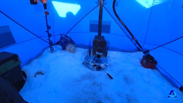 Рыбалка на ратлины Хигаши в глухозимье на Ангаре. Ледобур шуруповерт Сумитачи. смотреть онлайн